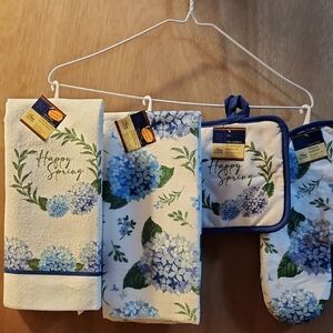 Floral Kitchen Towel and Mitt Set